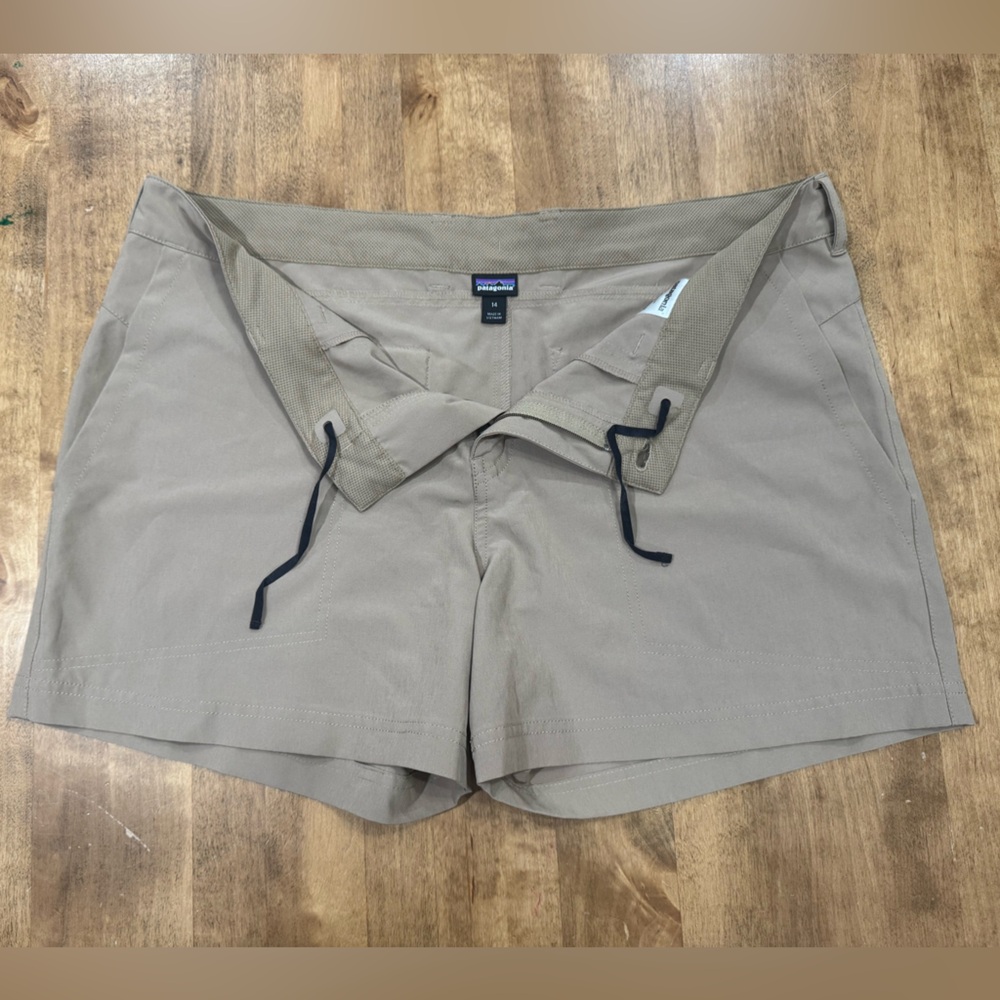 Patagonia Women’s Shorts Size 14
